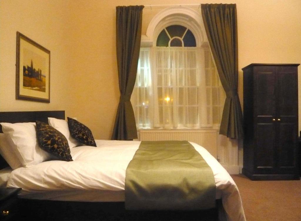 The George Inn Barton-upon-Humber Room photo