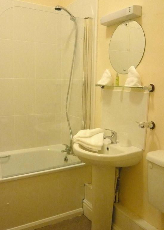 The George Inn Barton-upon-Humber Room photo